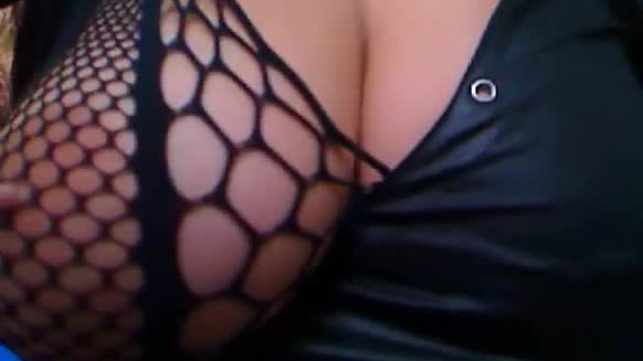 Sexy babe sucks her own tits