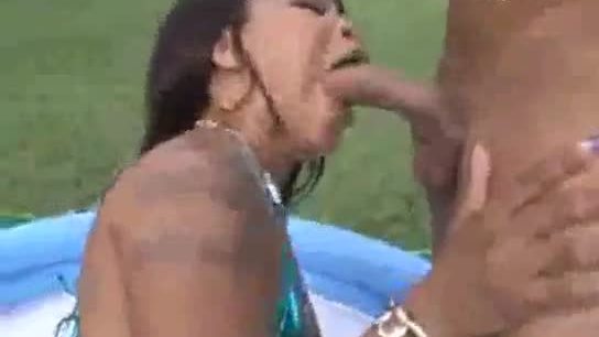 Amazing ass black girl fucked on the ground